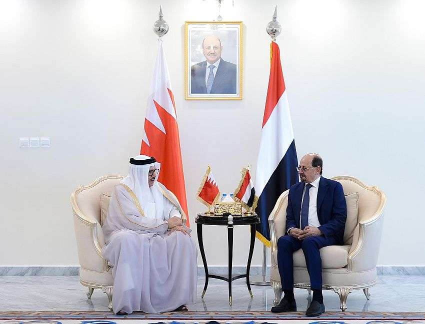 وزير الخارجية وشؤون المغتربين يلتقي نظيره البحريني في العاصمة عدن