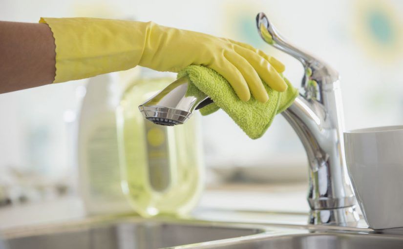 صحة  الطريقة الجهنمية لتنظيف حنفيات المطبخ والحمام من الصدأ والجير المتراكم بكل سهولة