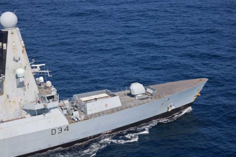 تقرير بريطاني يكشف بالأرقام حجم التراجع بحركة السفن في قناة السويس بسبب الهجمات الحوثية