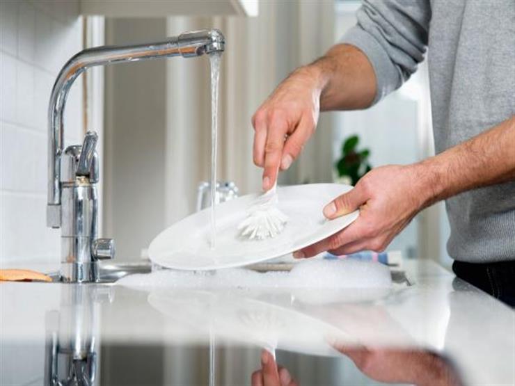 هل غسل الأطباق خطر على الصحة؟.. 5 أخطاء شائعة تحوله إلى مصدر