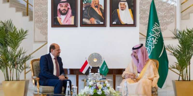 وزير الخارجية الدكتور شائع الزنداني يلتقي نظيره السعودي في الرياض